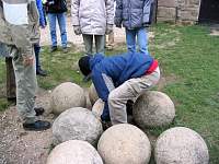 Malirovna 060 - jdeme dobyvat hrad.JPG